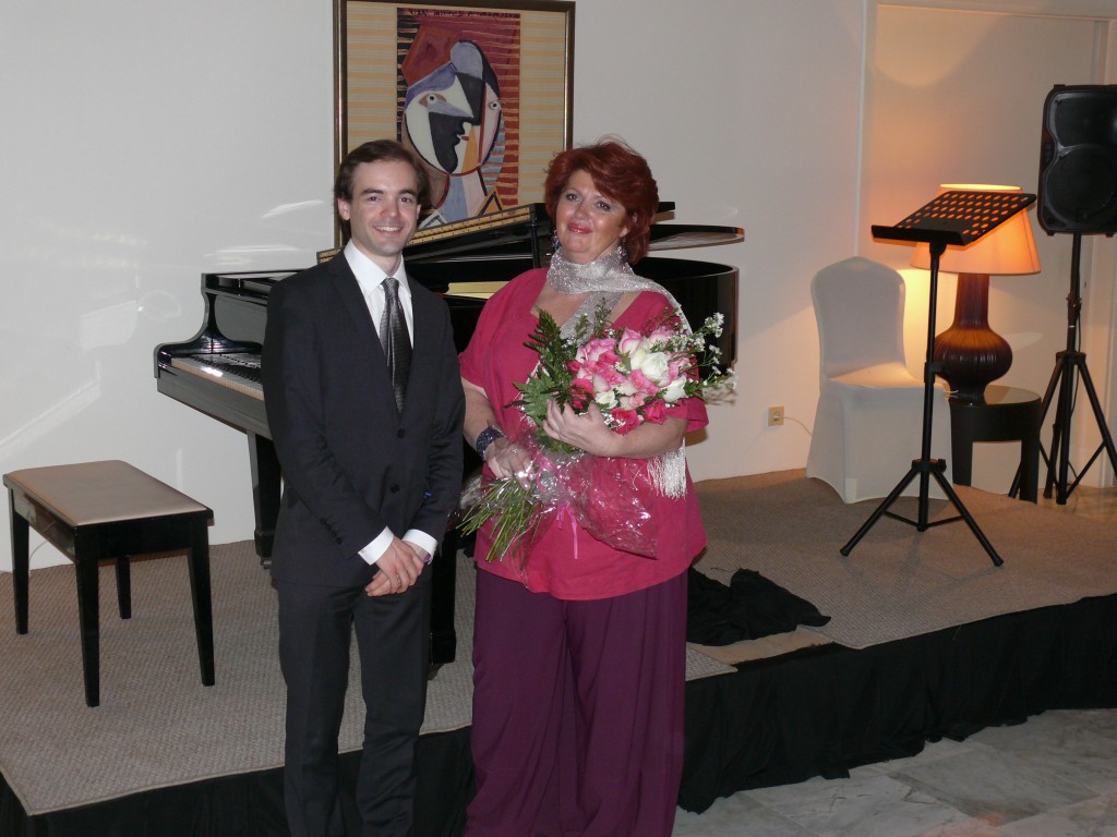 avec François Dumé, après un récital chant-piano donné à la Résidence de France de Djéddah (Arabie saoudite), le 24 mars 2014